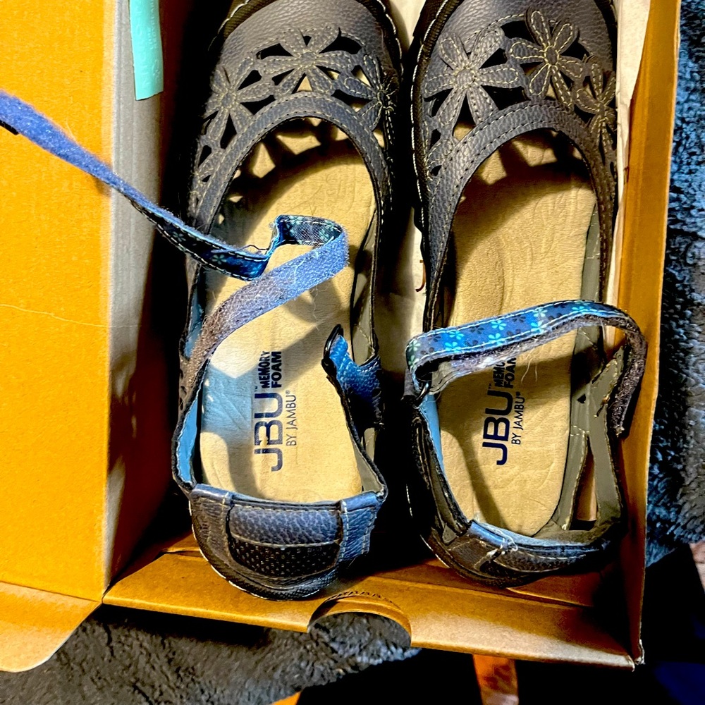 JBU by Jambu Woman‘s size 7 1/2, grey blue.